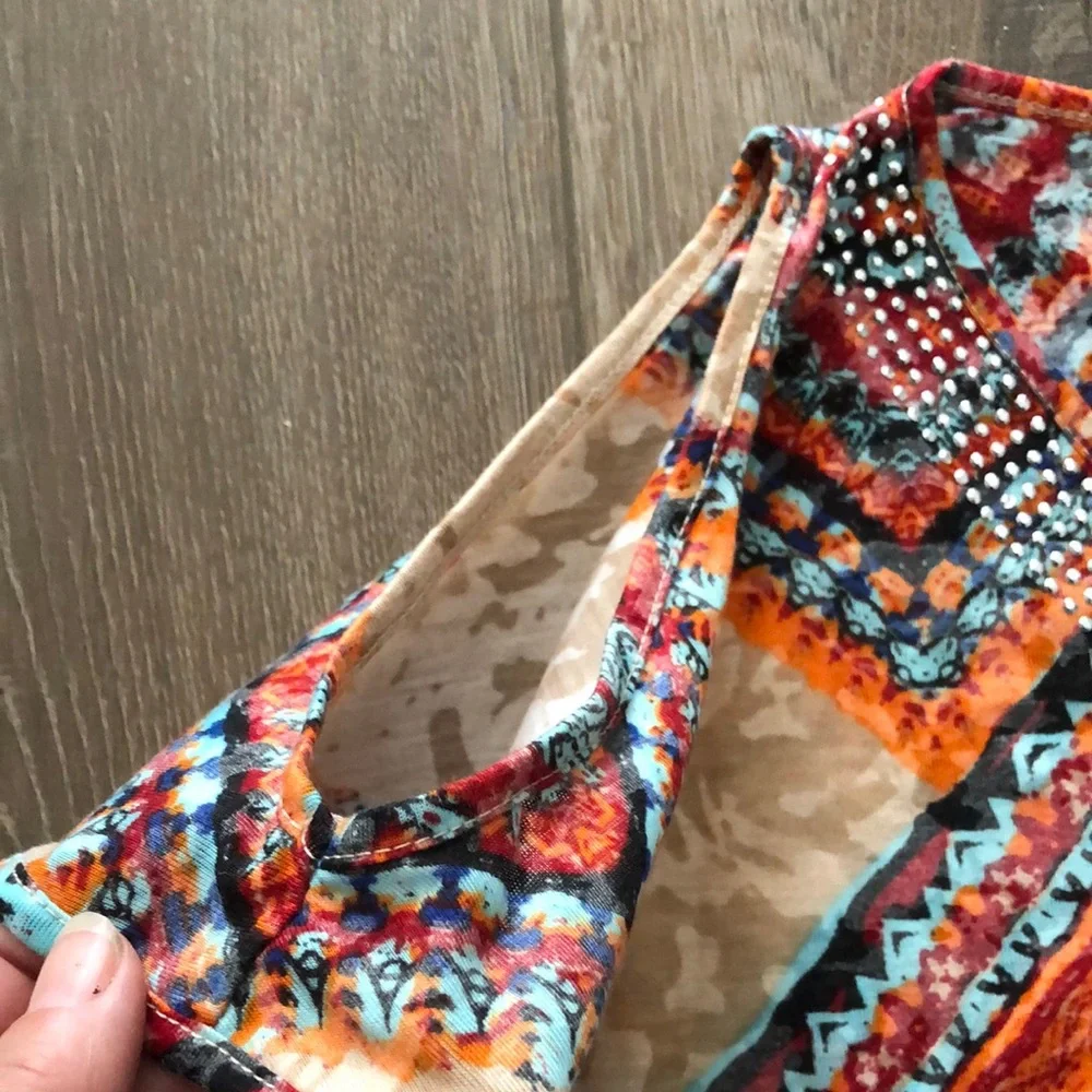 Worn once - INC INTERNATIONAL CONCEPTS Cold Shoulder Graphic Blouse - Picture 4 of 7